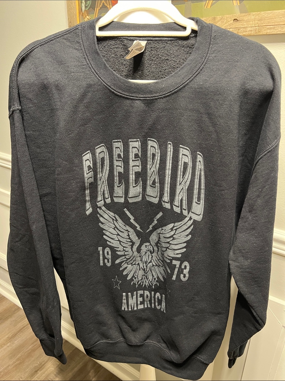 Gildan Heavy Blend Size L Black Freebird Graphic Crewneck Sweatshirt